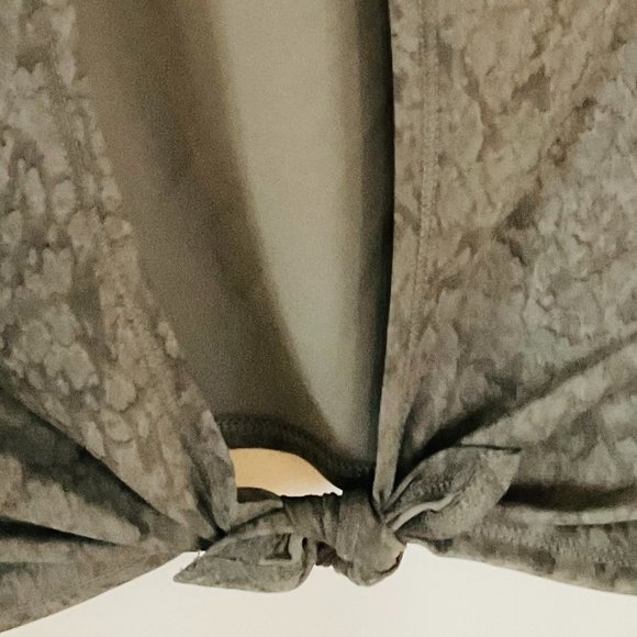 YOGALICIOUS Women's "Water Droplet" Cropped Sport Top NWT Size M - Picture 5 of 6